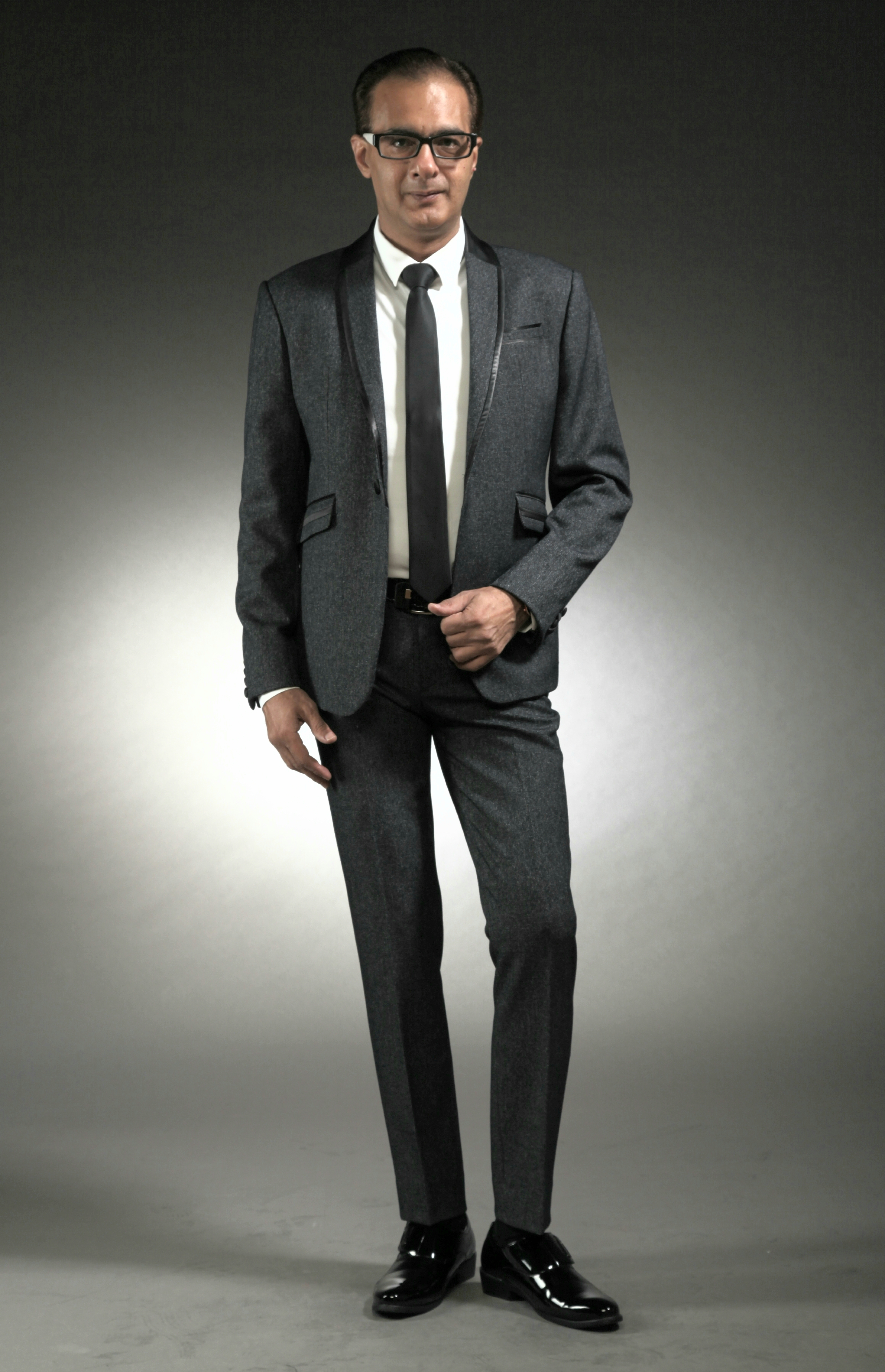 0478A-tailor_tailors_bespoke_tailoring_tuxedo_tux_wedding_black_tie_suit_suits_singapore_business