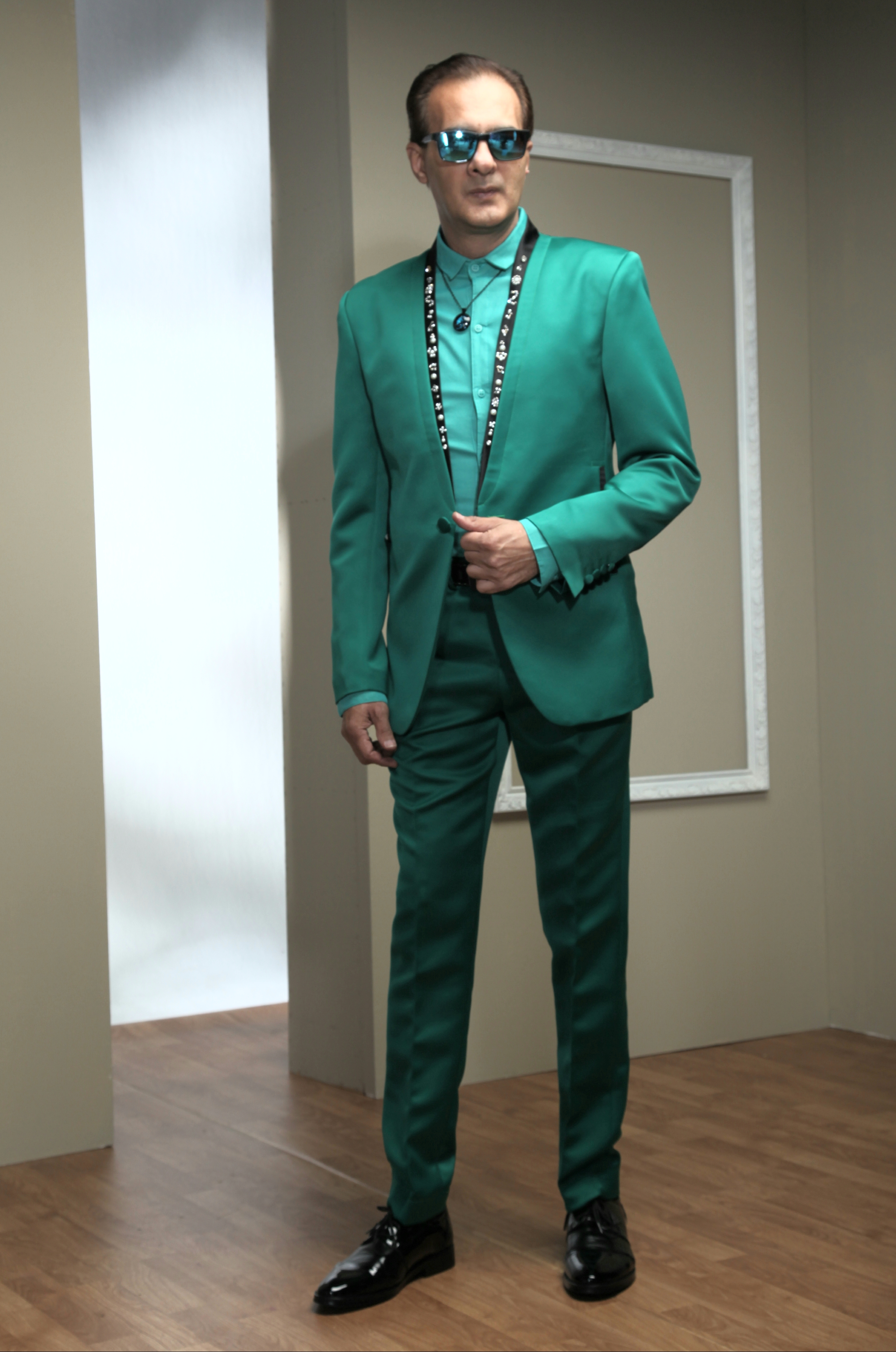 0495A-tailor_tailors_bespoke_tailoring_tuxedo_tux_wedding_black_tie_suit_suits_singapore_business